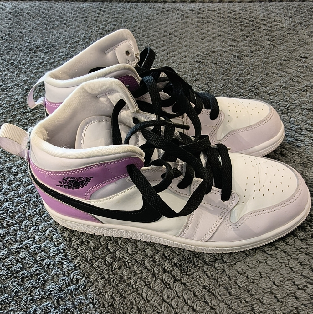 Girls Nike : Purple and White High-Top Nike Sneakers { Size 3 }. Great Cond, $40